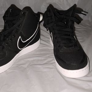 Court Borough Mid Nike Shoe